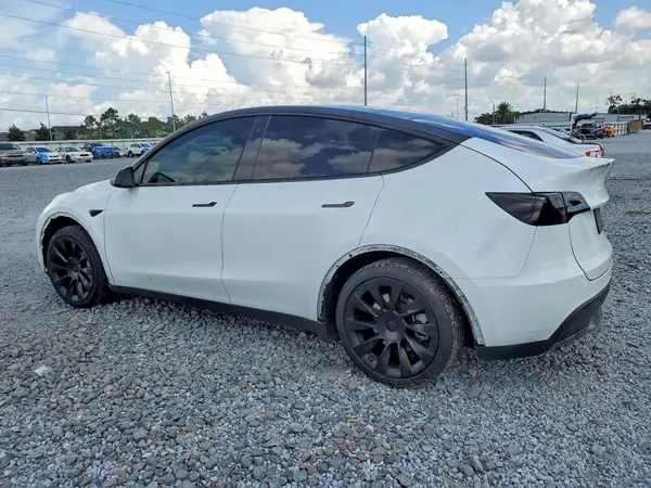 7SAYGDEE4PF608631 2023 TESLA MODEL Y - Image 2