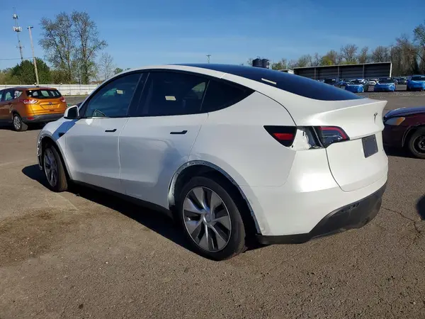 7SAYGDEE4PF618155 2023 TESLA MODEL Y - Image 2