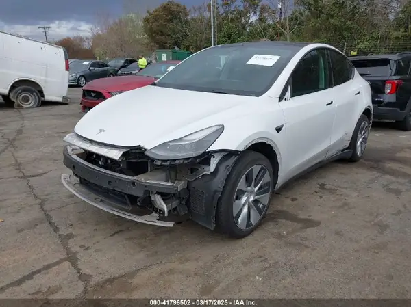 7SAYGDEE4PF621640 2023 TESLA MODEL Y - Image 2