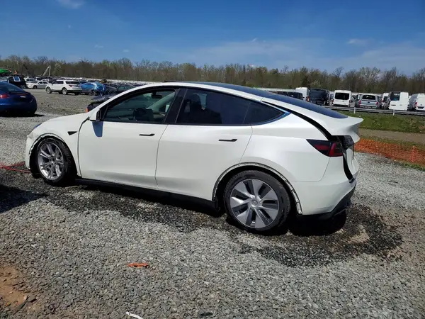 7SAYGDEE4PF622061 2023 TESLA MODEL Y - Image 2