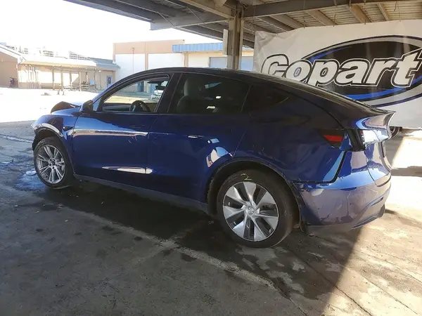 7SAYGDEE4PF623078 2023 TESLA MODEL Y - Image 2