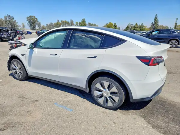 7SAYGDEE4PF623680 2023 TESLA MODEL Y - Image 2