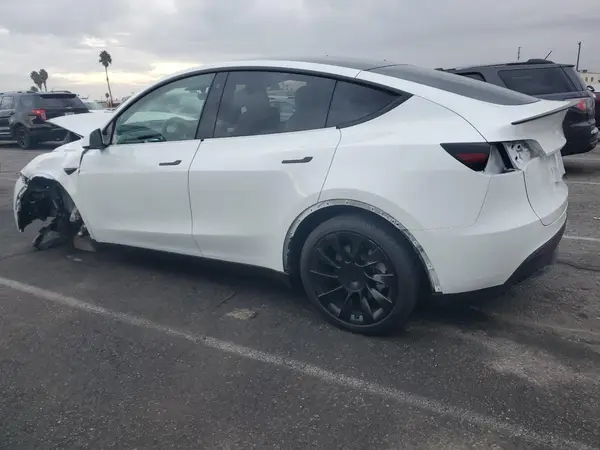 7SAYGDEE4PF624392 2023 TESLA MODEL Y - Image 2
