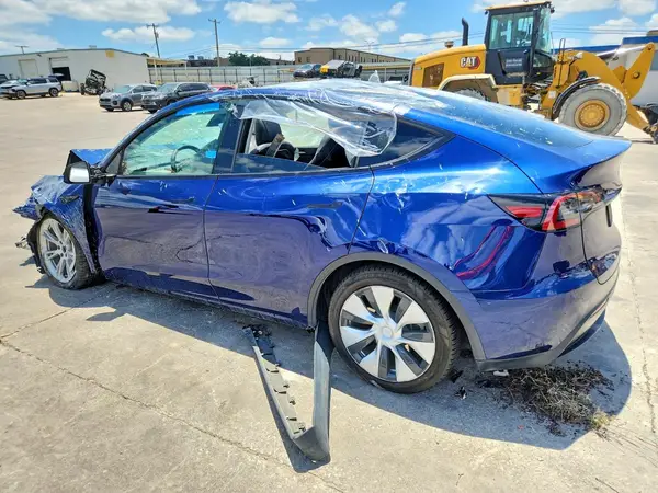 7SAYGDEE4PF625591 2023 TESLA MODEL Y - Image 2