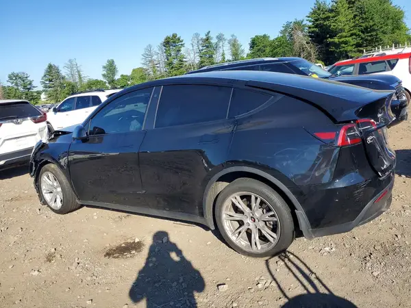 7SAYGDEE4PF628068 2023 TESLA MODEL Y - Image 2