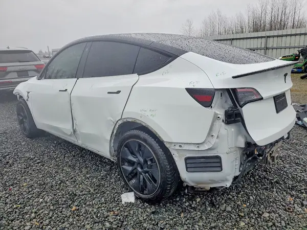 7SAYGDEE4PF628247 2023 TESLA MODEL Y - Image 2