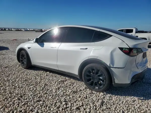 7SAYGDEE4PF628362 2023 TESLA MODEL Y - Image 2