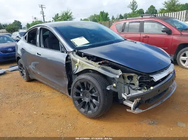 7SAYGDEE4PF637093 2023 TESLA MODEL Y - Image 1