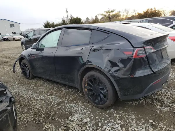 7SAYGDEE4PF637868 2023 TESLA MODEL Y - Image 2