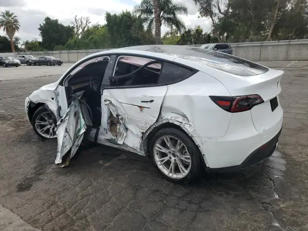 7SAYGDEE4PF638745 2023 TESLA MODEL Y - Image 2