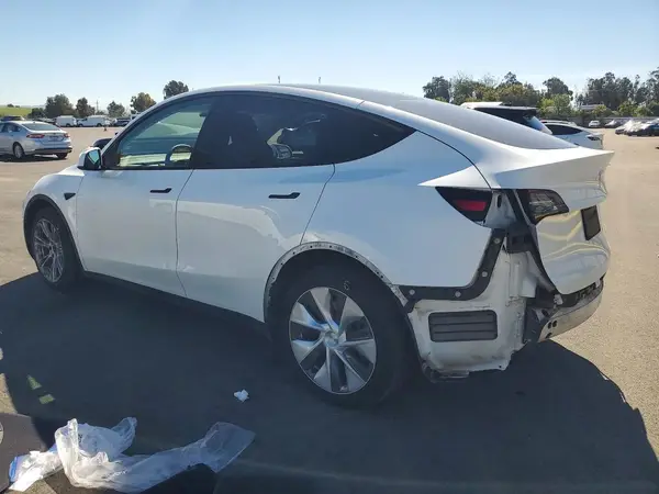 7SAYGDEE4PF662611 2023 TESLA MODEL Y - Image 2