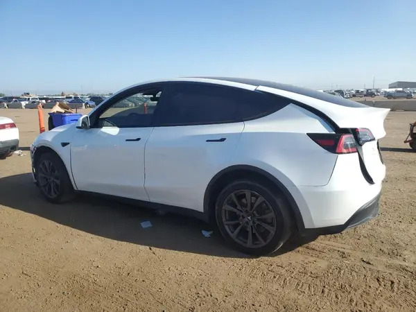 7SAYGDEE4PF663581 2023 TESLA MODEL Y - Image 2