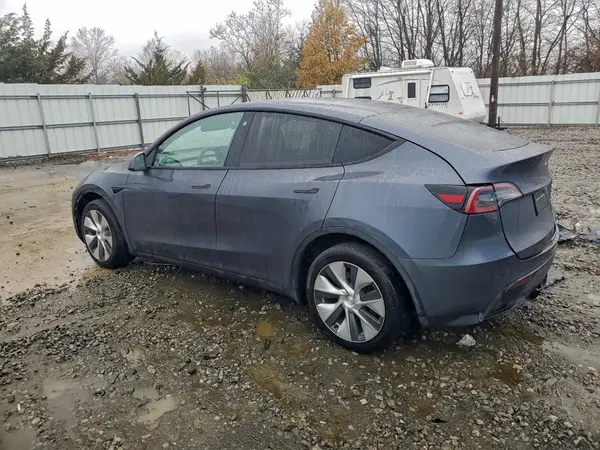 7SAYGDEE4PF665945 2023 TESLA MODEL Y - Image 2