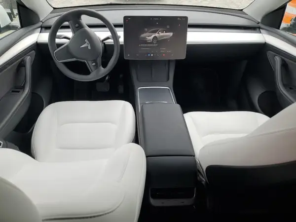 7SAYGDEE4PF668232 2023 TESLA MODEL Y - Image 8