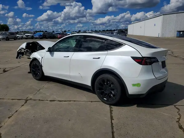 7SAYGDEE4PF676072 2023 TESLA MODEL Y - Image 2