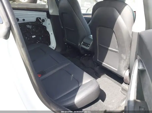 7SAYGDEE4PF676167 2023 TESLA MODEL Y - Image 8