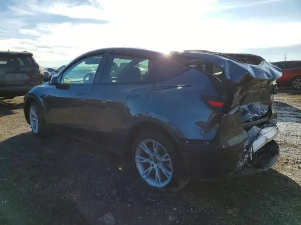 7SAYGDEE4PF683622 2023 TESLA MODEL Y - Image 2