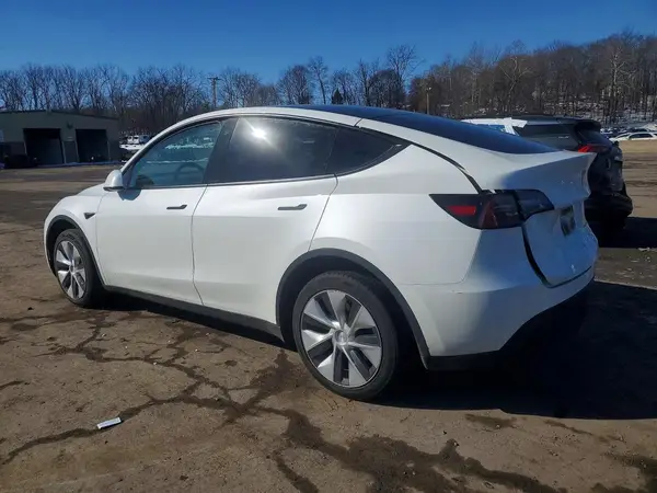 7SAYGDEE4PF685225 2023 TESLA MODEL Y - Image 2