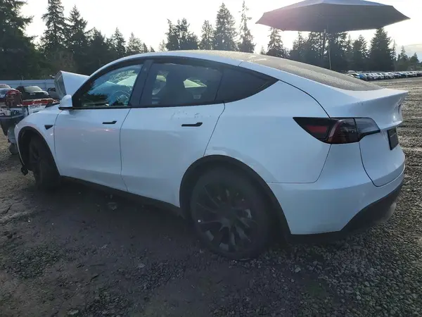 7SAYGDEE4PF690425 2023 TESLA MODEL Y - Image 2