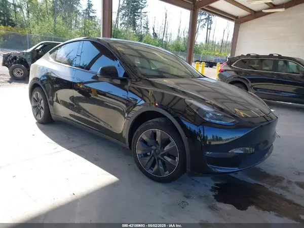 7SAYGDEE4PF694216 2023 TESLA MODEL Y - Image 1