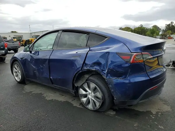 7SAYGDEE4PF701570 2023 TESLA MODEL Y - Image 2