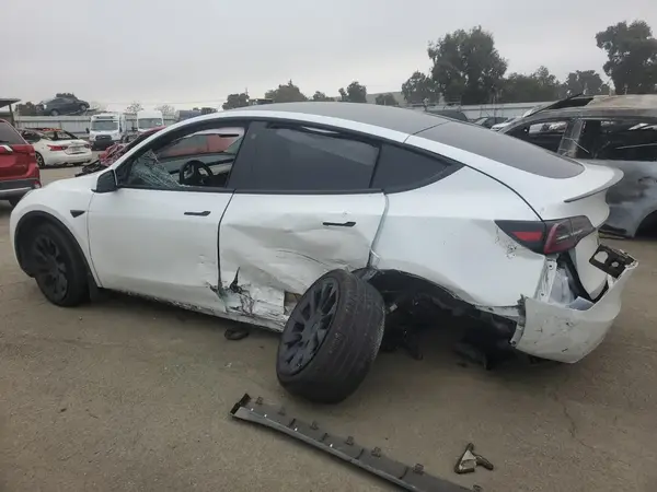 7SAYGDEE4PF707045 2023 TESLA MODEL Y - Image 2