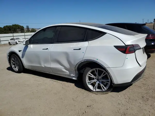 7SAYGDEE4PF740448 2023 TESLA MODEL Y - Image 2