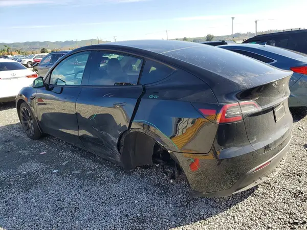 7SAYGDEE4PF745763 2023 TESLA MODEL Y - Image 2