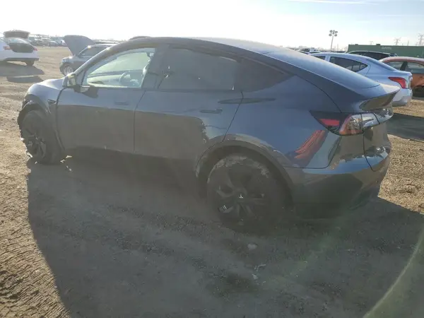7SAYGDEE4PF747951 2023 TESLA MODEL Y - Image 2