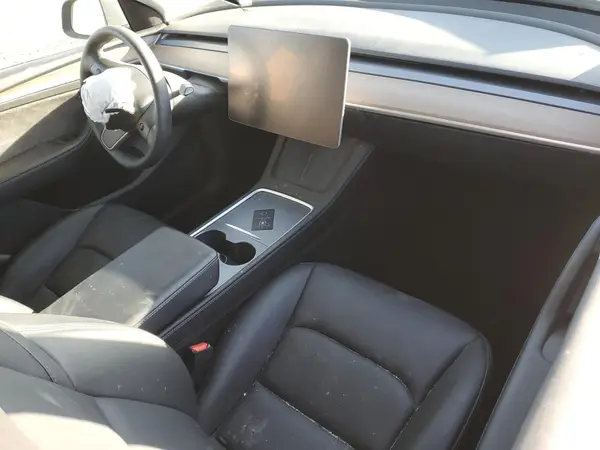 7SAYGDEE4PF747951 2023 TESLA MODEL Y - Image 8