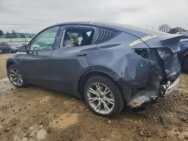 7SAYGDEE4PF749330 2023 TESLA MODEL Y - Image 2