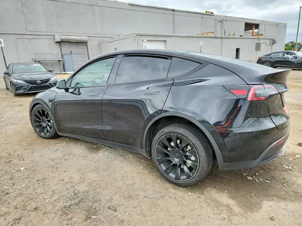 7SAYGDEE4PF750106 2023 TESLA MODEL Y - Image 2