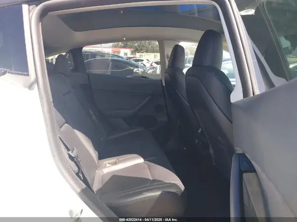 7SAYGDEE4PF752468 2023 TESLA MODEL Y - Image 8