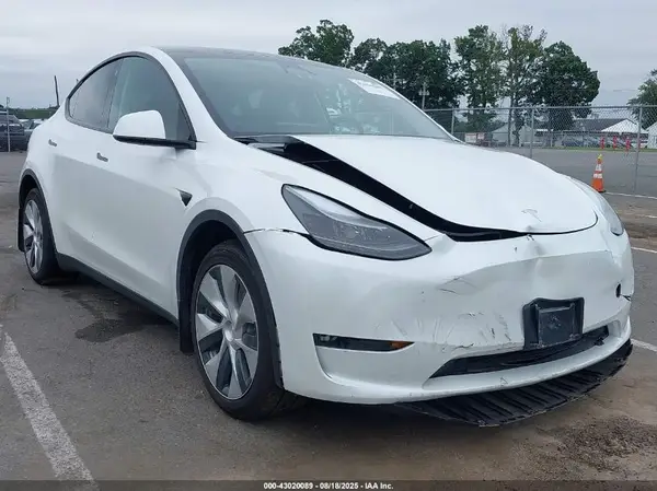7SAYGDEE4PF759114 2023 TESLA MODEL Y - Image 1