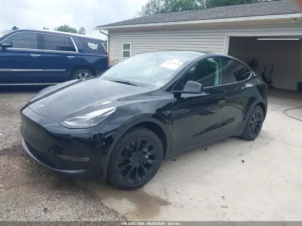 7SAYGDEE4PF762630 2023 TESLA MODEL Y - Image 2