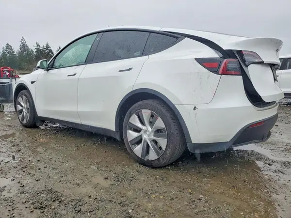 7SAYGDEE4PF764538 2023 TESLA MODEL Y - Image 2