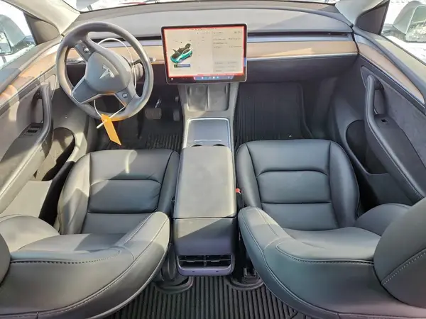 7SAYGDEE4PF772879 2023 TESLA MODEL Y - Image 8