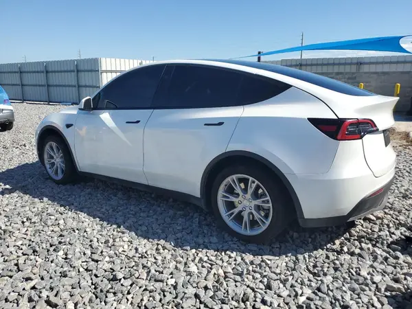7SAYGDEE4PF790766 2023 TESLA MODEL Y - Image 2