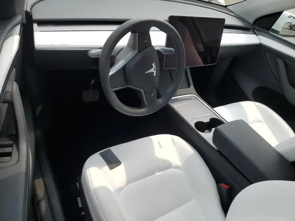 7SAYGDEE4PF796065 2023 TESLA MODEL Y - Image 8