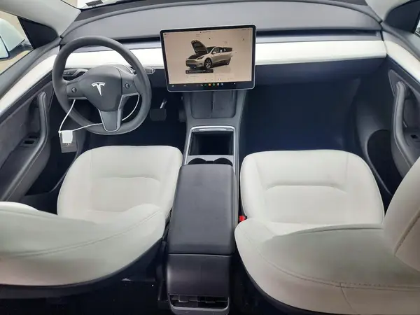 7SAYGDEE4PF796230 2023 TESLA MODEL Y - Image 8