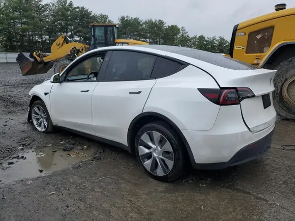 7SAYGDEE4PF797653 2023 TESLA MODEL Y - Image 2