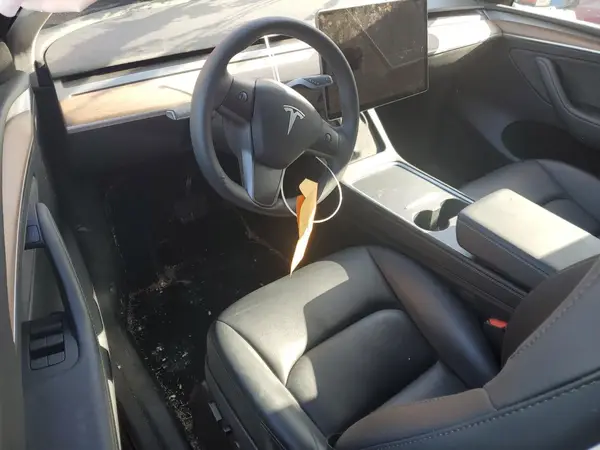 7SAYGDEE4PF800017 2023 TESLA MODEL Y - Image 8