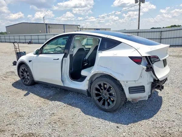 7SAYGDEE4PF800812 2023 TESLA MODEL Y - Image 2