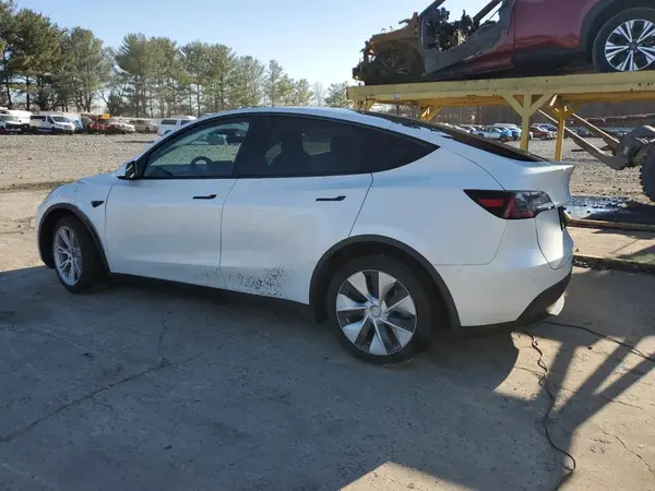 7SAYGDEE4PF804469 2023 TESLA MODEL Y - Image 2