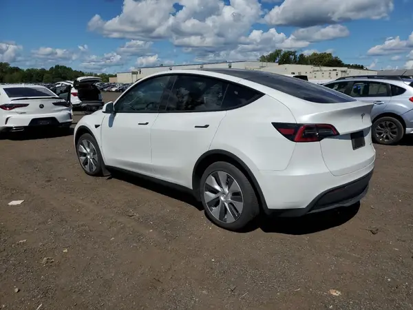 7SAYGDEE4PF804715 2023 TESLA MODEL Y - Image 2