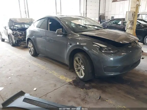 7SAYGDEE4PF806349 2023 TESLA MODEL Y - Image 1