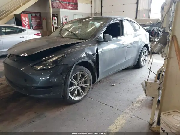 7SAYGDEE4PF806349 2023 TESLA MODEL Y - Image 2