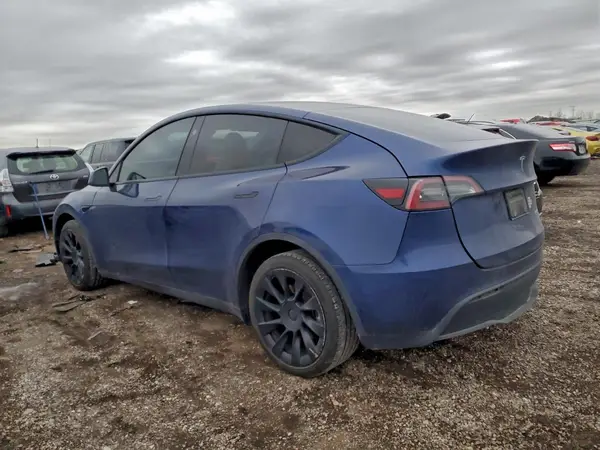 7SAYGDEE4PF807419 2023 TESLA MODEL Y - Image 2