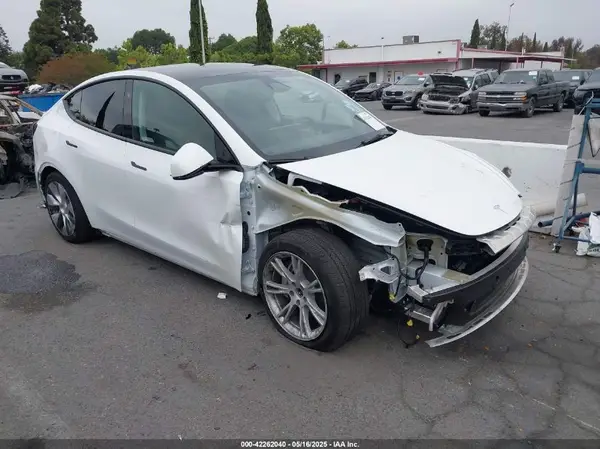 7SAYGDEE4PF807551 2023 TESLA MODEL Y - Image 1