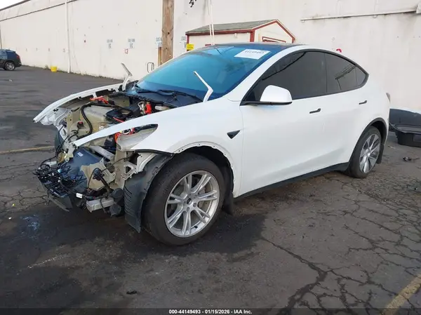 7SAYGDEE4PF812099 2023 TESLA MODEL Y - Image 2